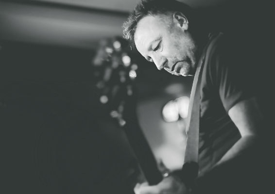 PeterHook Credit To Mark McNulty ע.jpg