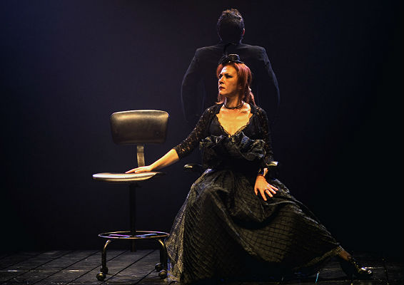 הכסאות מלנקי צילום אנה וורונצובה 2.jpg