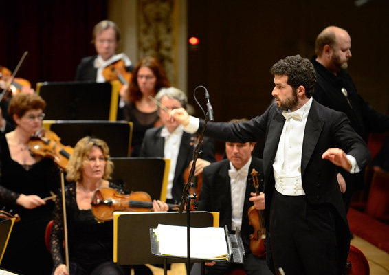 עומר-ולבר-Matthias-Creutziger-Semperoper-Dresden.jpg